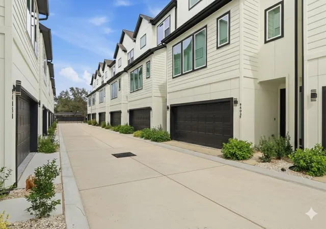 1st image of 9405 Hammerly Blvd #C, Houston, TX 77080 | MLS# 10275702