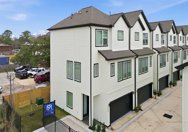 2nd image of 9405 Hammerly Blvd #C, Houston, TX 77080 | MLS# 10275702