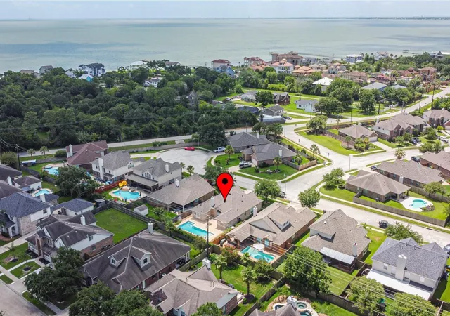 1st image of 925 Autumn Brook St, Seabrook, TX 77586 | MLS# 62813394