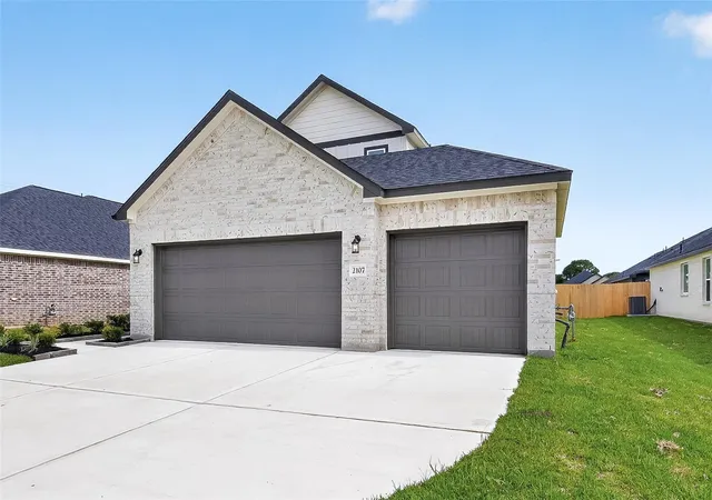 3rd image of 2107 Spring Hollow Dr, Baytown, TX 77521 | MLS# 6580545