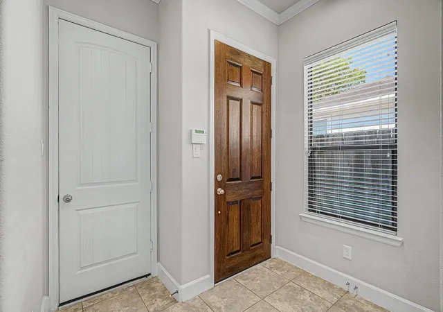 Photo 3 of Single family home for sale at 829 W 20Th St, Houston, TX 77008 | MLS# 76194256 | Listing updated on 2026-09-11