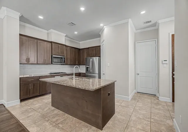 Photo 4 of Single family home for sale at 829 W 20Th St, Houston, TX 77008 | MLS# 76194256 | Listing updated on 2026-09-11