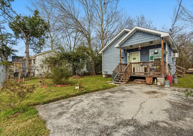 Photo 2 of Single family home for sale at 1802 Fort Worth St, Baytown, TX 77520 | MLS# 90872781 | Listing updated on 2026-08-19