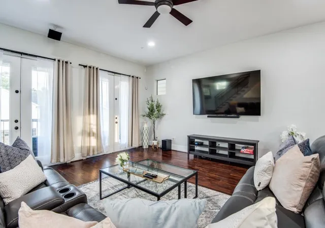 3rd image of 1509 Holly St, Houston, TX 77007 | MLS# 2881828