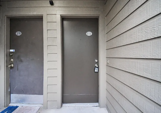 Listing Photo 5 - Condo for sale in building located at 10051 Westpark Dr, Houston, TX 77042 - Unit #272
