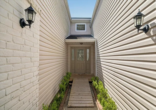 Photo 2 of Single family home for sale at 4226 Willow Beach Dr, Houston, TX 77072 | MLS# 69989588 | Listing updated on 2026-08-27