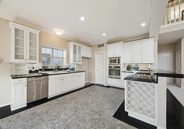 Photo 4 of Single family home for sale at 422 Bay Colony Dr, La Porte, TX 77571 | MLS# 16104237 | Listing updated on 2026-09-02