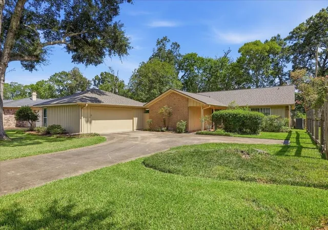 Photo 3 of Sale Pending at 6355 Friartuck Ln, Beaumont, TX 77707 | MLS# 9130972 | Listing updated on 2026-09-11