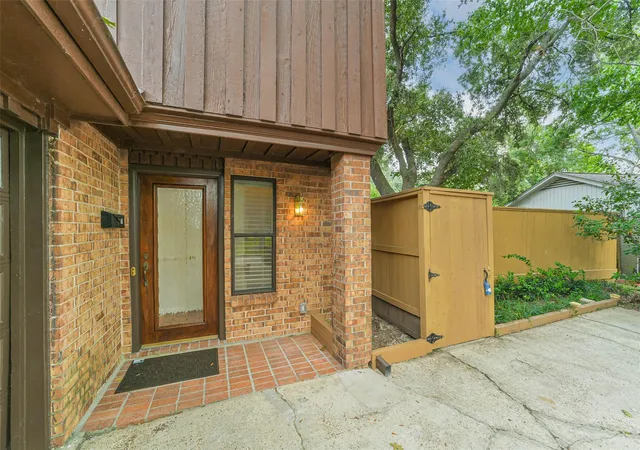 Photo 2 of Single family home for sale at 3111 Rockyridge Dr, Houston, TX 77063 | MLS# 12587021 | Listing updated on 2026-08-21