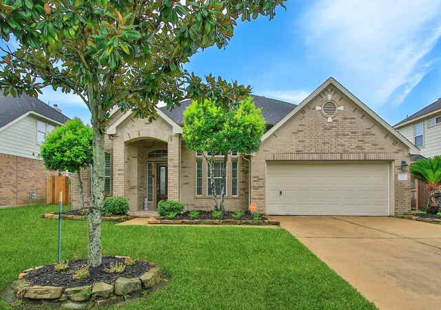 Photo 1 of Single family home for sale at 2410 Avalon Tr Ln, Pearland, TX 77581 | MLS# 22178584 | Listing updated on 2026-08-03