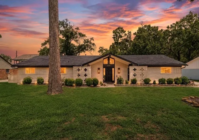 Photo 2 of Sale Pending at 25402 Spring Ridge Dr, Spring, TX 77386 | MLS# 67784595 | Listing updated on 2026-09-17