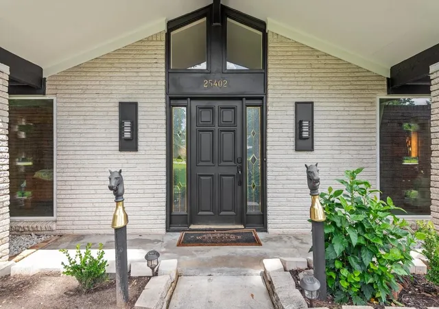 Photo 3 of Sale Pending at 25402 Spring Ridge Dr, Spring, TX 77386 | MLS# 67784595 | Listing updated on 2026-09-17