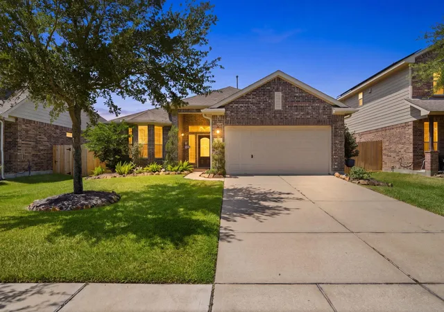1st image of 2421 Santiago Ln, League City, TX 77573 | MLS# 73790534