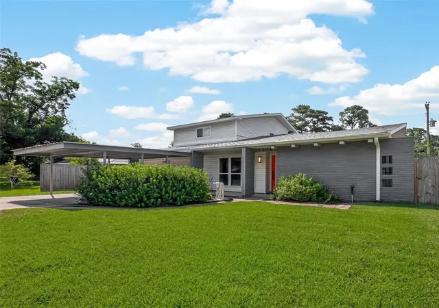 Photo 2 of Single family home for sale at 9538 Kerrwood Ln, Houston, TX 77080 | MLS# 32109787 | Listing updated on 2026-09-19
