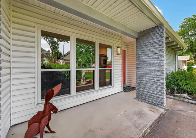 Photo 3 of Single family home for sale at 9538 Kerrwood Ln, Houston, TX 77080 | MLS# 32109787 | Listing updated on 2026-09-19