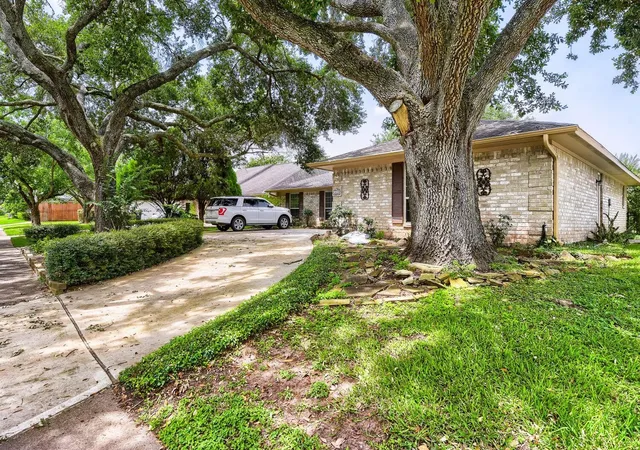 Photo 2 of Single family home for sale at 3418 Crow Valley Dr, Missouri City, TX 77459 | MLS# 12874434 | Listing updated on 2026-10-02