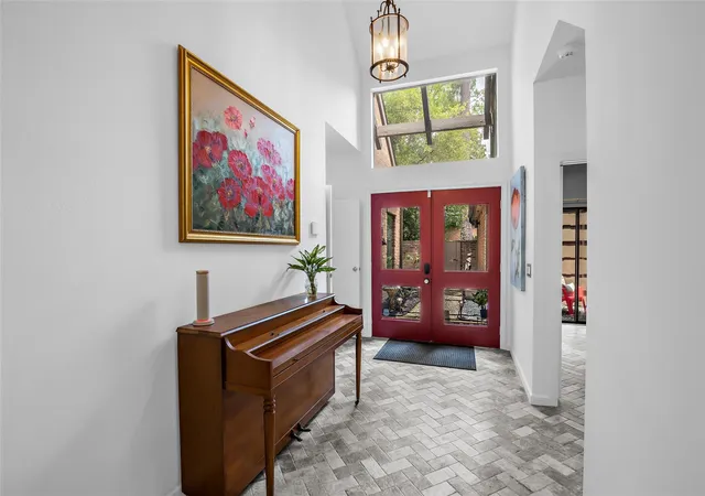 3rd image of 208 Sugarberry Cir, Houston, TX 77024 | MLS# 68036259