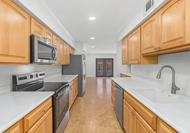 Photo 4 of Sale Pending at 14423 Still Meadow Dr, Houston, TX 77079 | MLS# 41912314 | Listing updated on 2026-09-22