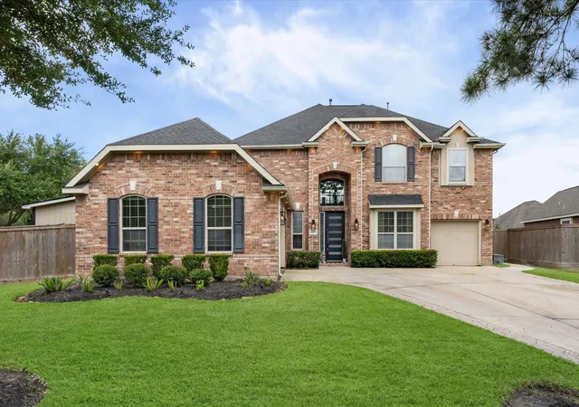 Photo 1 of Sale Pending at 14016 Savannah Landing Ln, Rosharon, TX 77583 | MLS# 62402655 | Listing updated on 2026-09-08