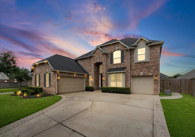 Photo 2 of Sale Pending at 14016 Savannah Landing Ln, Rosharon, TX 77583 | MLS# 62402655 | Listing updated on 2026-09-08