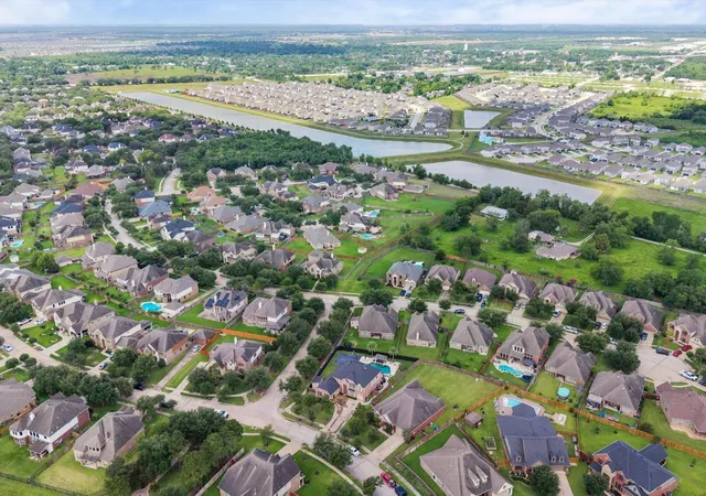 Photo 49 of Sale Pending at 14016 Savannah Landing Ln, Rosharon, TX 77583 | MLS# 62402655 | Listing updated on 2026-09-08