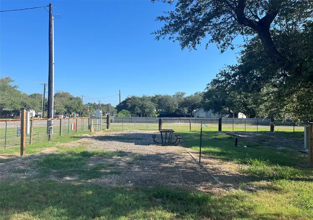 23rd image of 624 N Hood St, Rockport, TX 78382 | MLS# 98543281