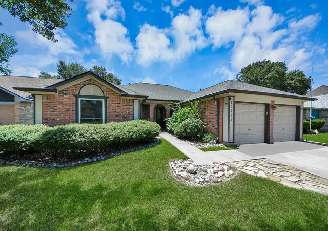 1st image of 10918 Mulberry Ct, La Porte, TX 77571 | MLS# 4752238