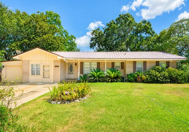 1st image of 1507 Meadow Ln, Brenham, TX 77833 | MLS# 18687112