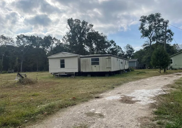 Listing Photo 2 - Condo for sale in building located at 709 County Rd 3431 E, Cleveland, TX 77327 - Unit #