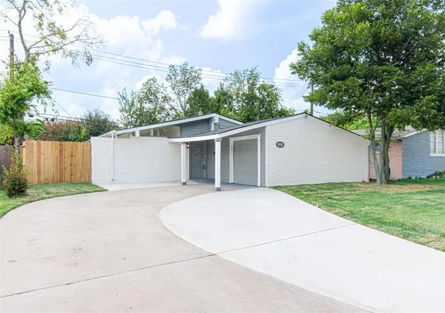 Photo 1 of Single family home for sale at 2635 Knotty Oaks Trl, Houston, TX 77045 | MLS# 32054510 | Listing updated on 2026-09-16