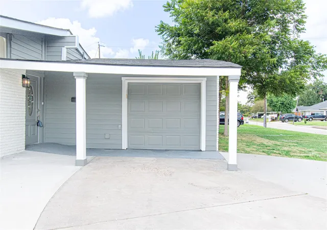 Photo 3 of Single family home for sale at 2635 Knotty Oaks Trl, Houston, TX 77045 | MLS# 32054510 | Listing updated on 2026-09-16