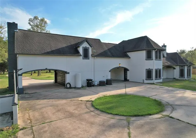 Photo 3 of Single family home for sale at 582 County Rd 410, Dayton, TX 77535 | MLS# 67903552 | Listing updated on 2026-03-31