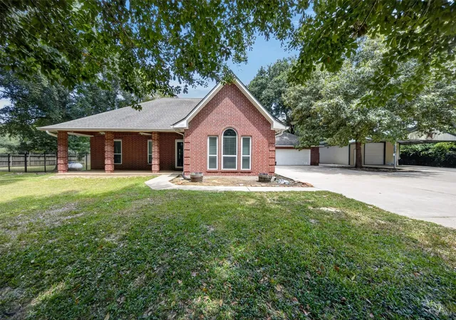Photo 3 of Single family home for sale at 822 Sentinel Oaks, Pinehurst, TX 77362 | MLS# 69522714 | Listing updated on 2026-10-05