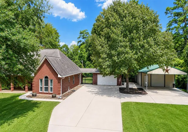 Photo 4 of Sale Pending at 822 Sentinel Oaks, Pinehurst, TX 77362 | MLS# 69522714 | Listing updated on 2026-10-09