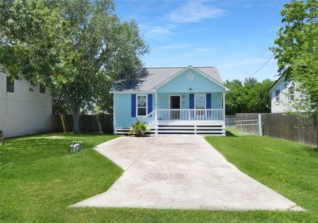 1st image of 320 10th St, Dickinson, TX 77539 | MLS# 71665840