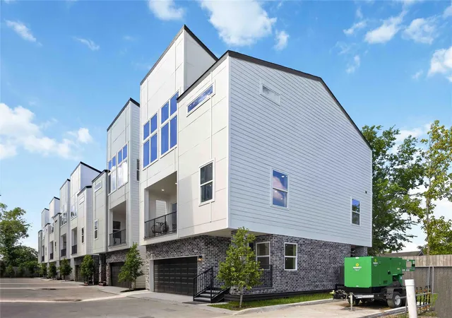 2nd image of 316 Walthall #C, Houston, TX 77022 | MLS# 20517059