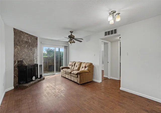 4th image of 18800 Egret Bay Blvd #609, Houston, TX 77058 | MLS# 48155091