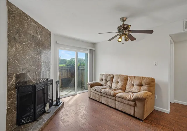5th image of 18800 Egret Bay Blvd #609, Houston, TX 77058 | MLS# 48155091