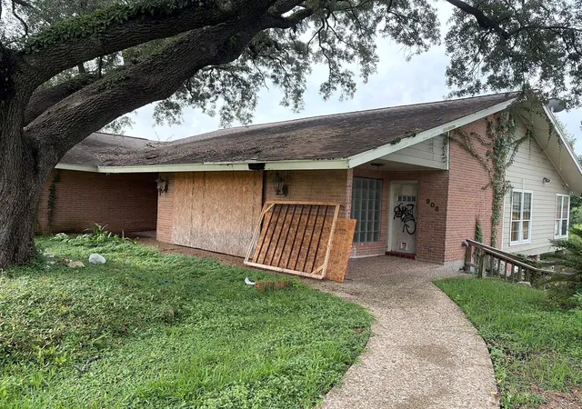 Photo 3 of Single family home for sale at 908 Westmont Dr, Houston, TX 77015 | MLS# 91389933 | Listing updated on 2026-08-31