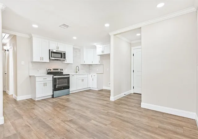4th image of 5622 Canterway Dr, Houston, TX 77048 | MLS# 71307795