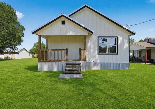 2nd image of 204 S Anderson St, Bremond, TX 76629 | MLS# 76408987