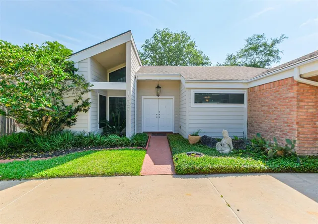 Homes for sale in Houston, TX | 1007 Arrow Hill Rd, Houston, TX 77077 | MLS# 94944977