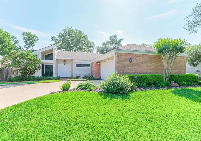 Homes for sale in Houston, TX | 1007 Arrow Hill Rd, Houston, TX 77077 | MLS# 94944977