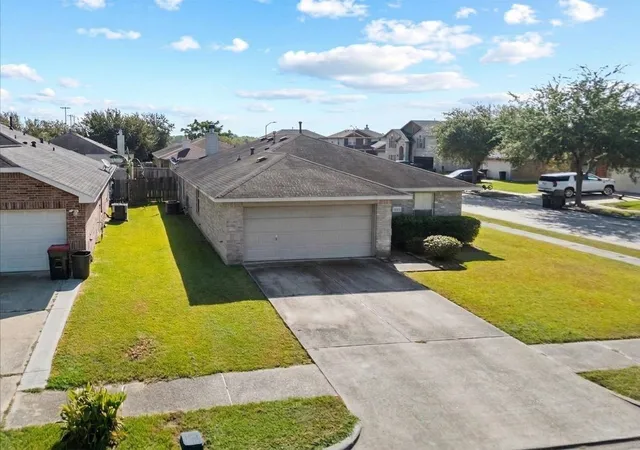 Photo 3 of Single family home for sale at 8202 Greenleaf St, Baytown, TX 77523 | MLS# 97782897 | Listing updated on 2026-10-06