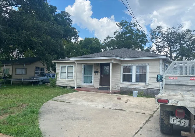 2nd image of 91 Burbank St, Houston, TX 77076 | MLS# 91658614