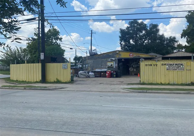 3rd image of 91 Burbank St, Houston, TX 77076 | MLS# 91658614