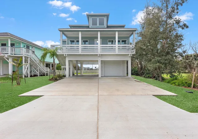 Photo 2 of Single family home for sale at 3903 Pirates Beach Cir, Galveston, TX 77554 | MLS# 78626269 | Listing updated on 2026-08-31