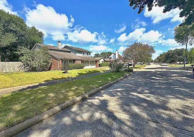 3rd image of 7302 Treewater Dr, Houston, TX 77072 | MLS# 28902842