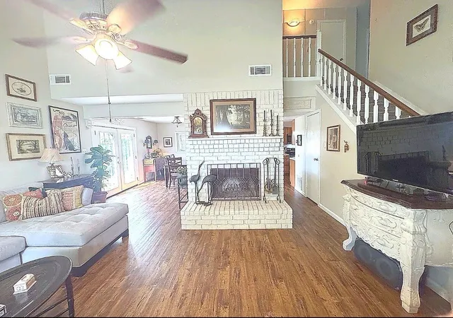 5th image of 7302 Treewater Dr, Houston, TX 77072 | MLS# 28902842