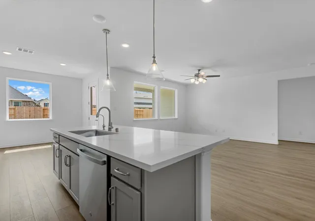Photo 4 of Single family home for sale at 7807 Topaz Ridge Dr, Angleton, TX 77515 | MLS# 77262209 | Listing updated on 2026-09-08